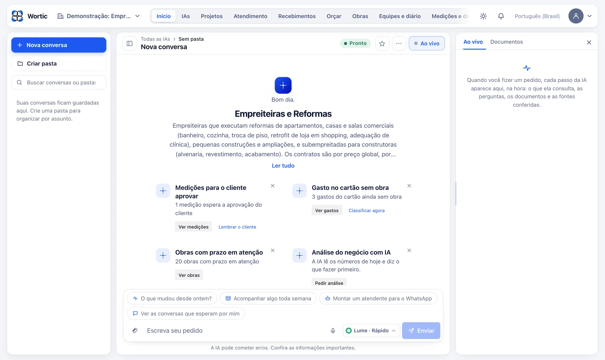 O sistema da empreiteira aberto no computador: avisos de medição esperando aprovação do cliente, gasto no cartão sem obra e obras com prazo em atenção.